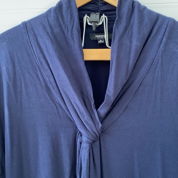 Premise Studio navy blue top - Picture 2 of 6